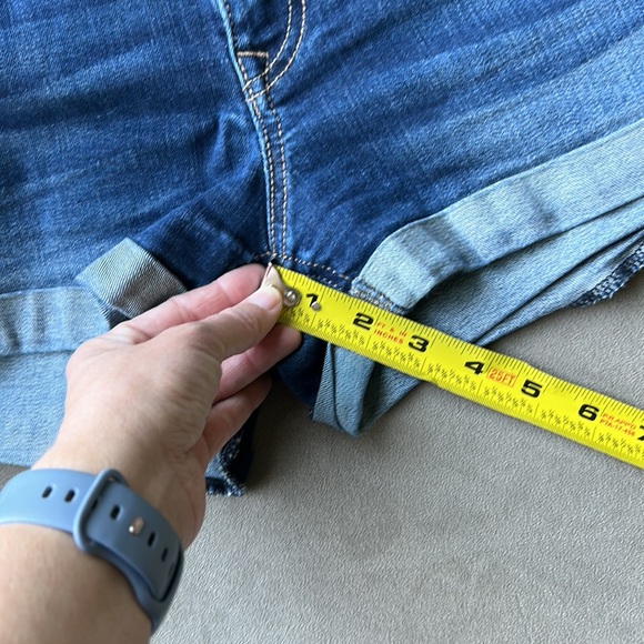 Express cuffed jean shorts size 6 B42 - Picture 10 of 10